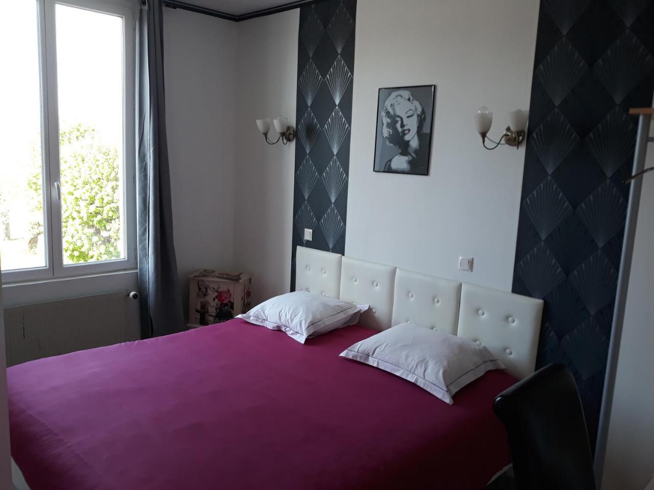 Hotel De La Gare Sainte-Gauburge-Sainte-Colombe Exteriör bild